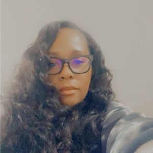 Meet your Posher, Charm